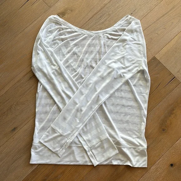 Zella top - Picture 1 of 4